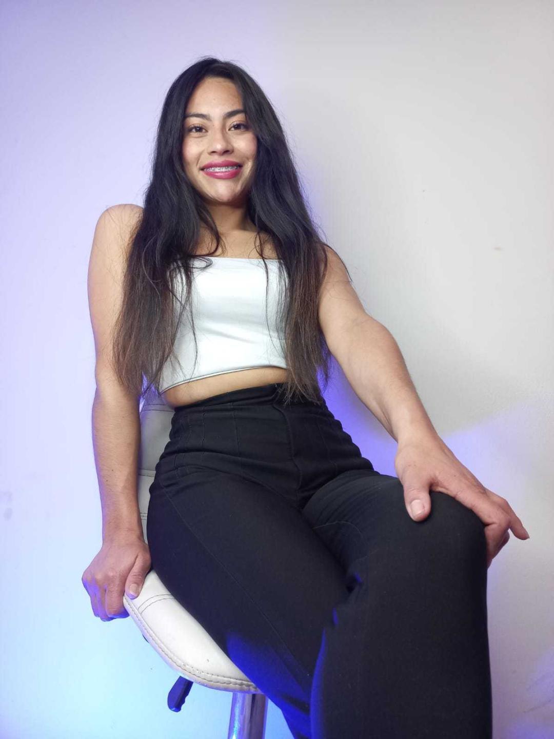 Image of cam model EmilyMitchell from XloveCam