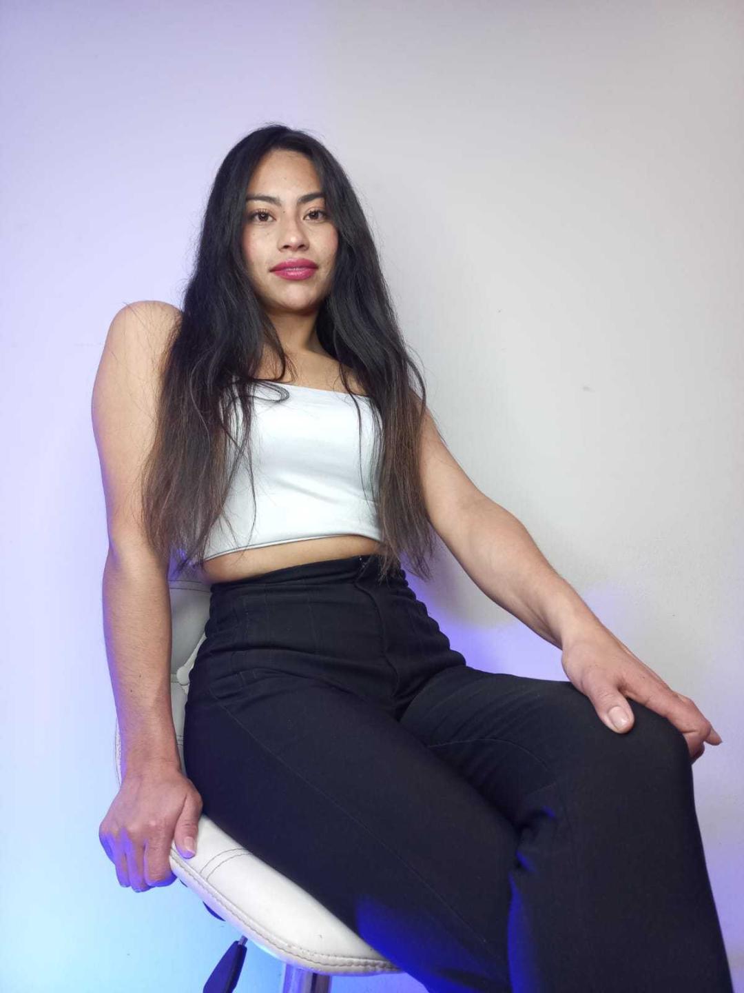 Image of cam model EmilyMitchell from XloveCam