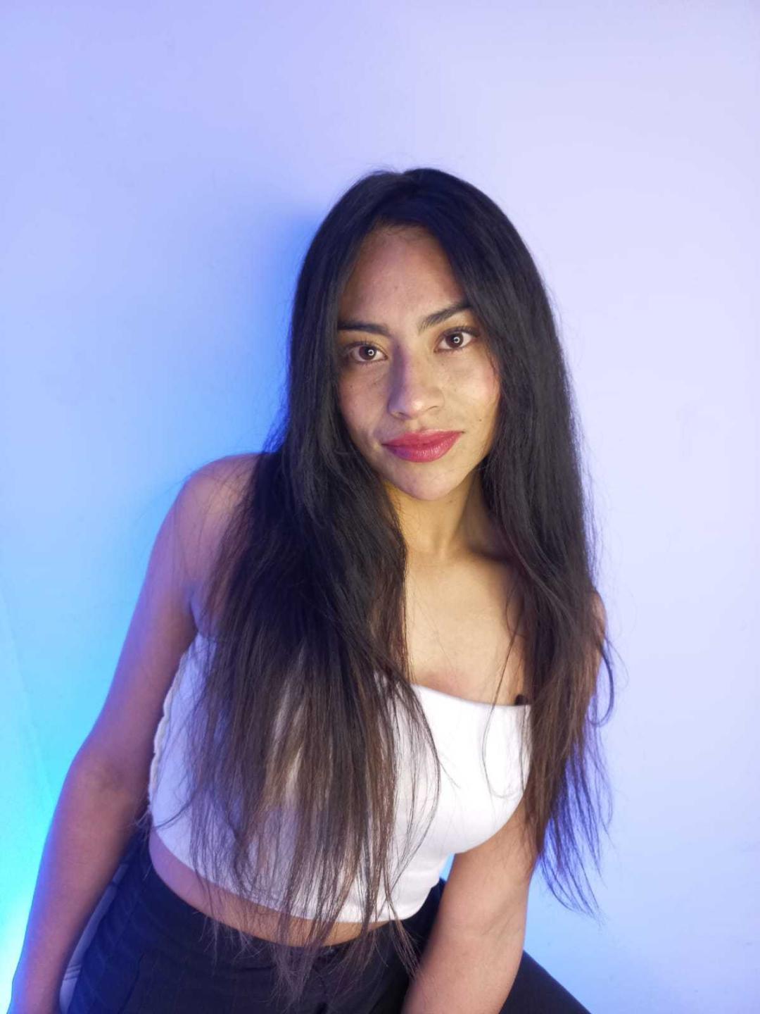 Image of cam model EmilyMitchell from XloveCam