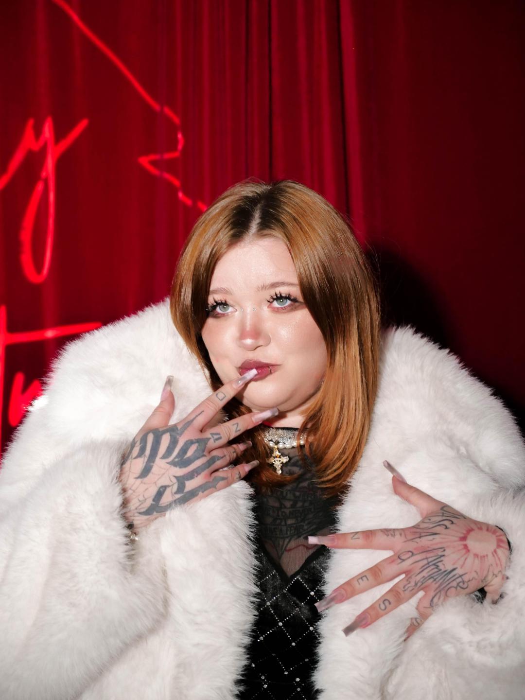 Image of cam model YoureGift from XloveCam