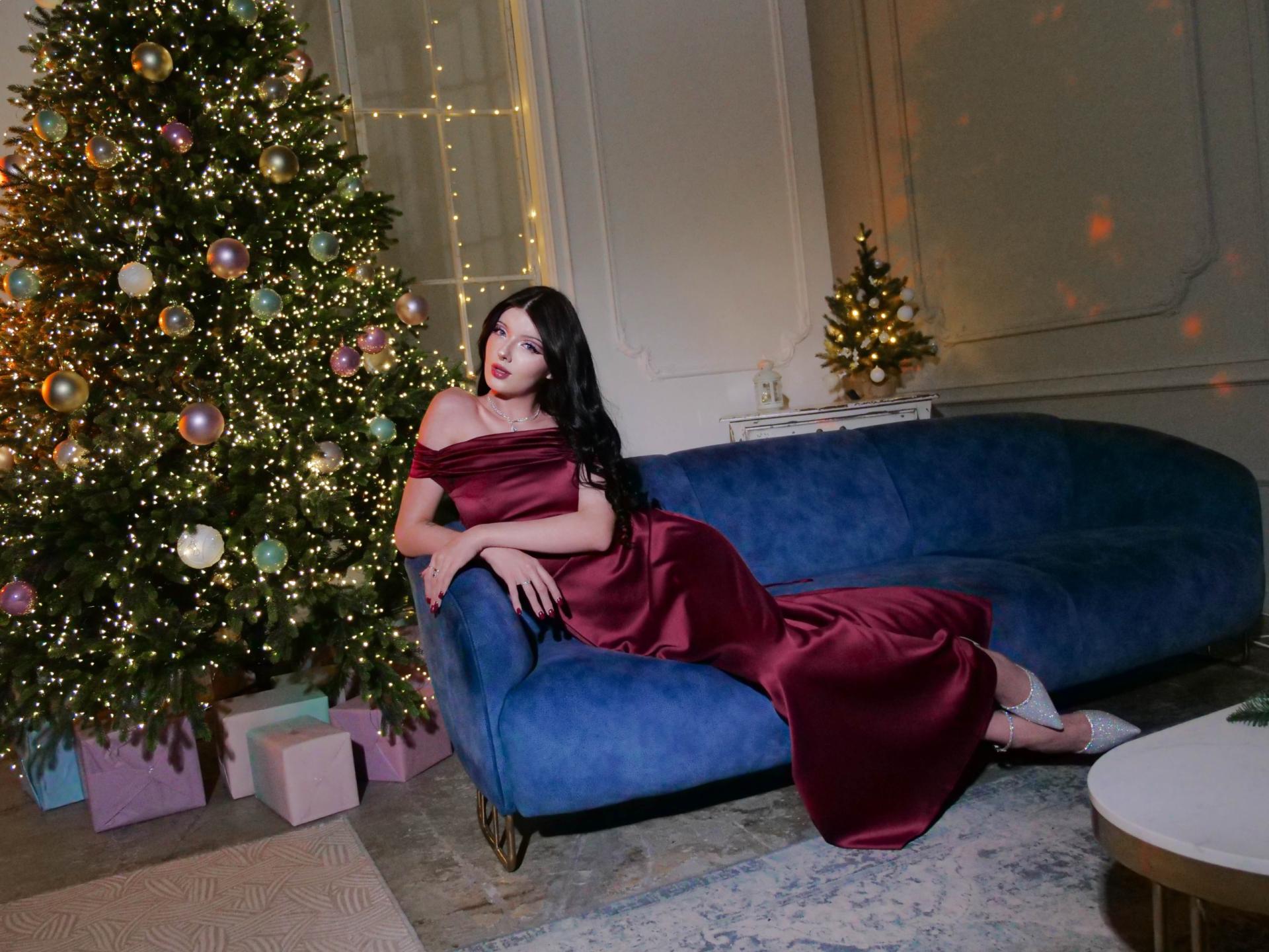 Image of cam model RoxyHopper from XloveCam