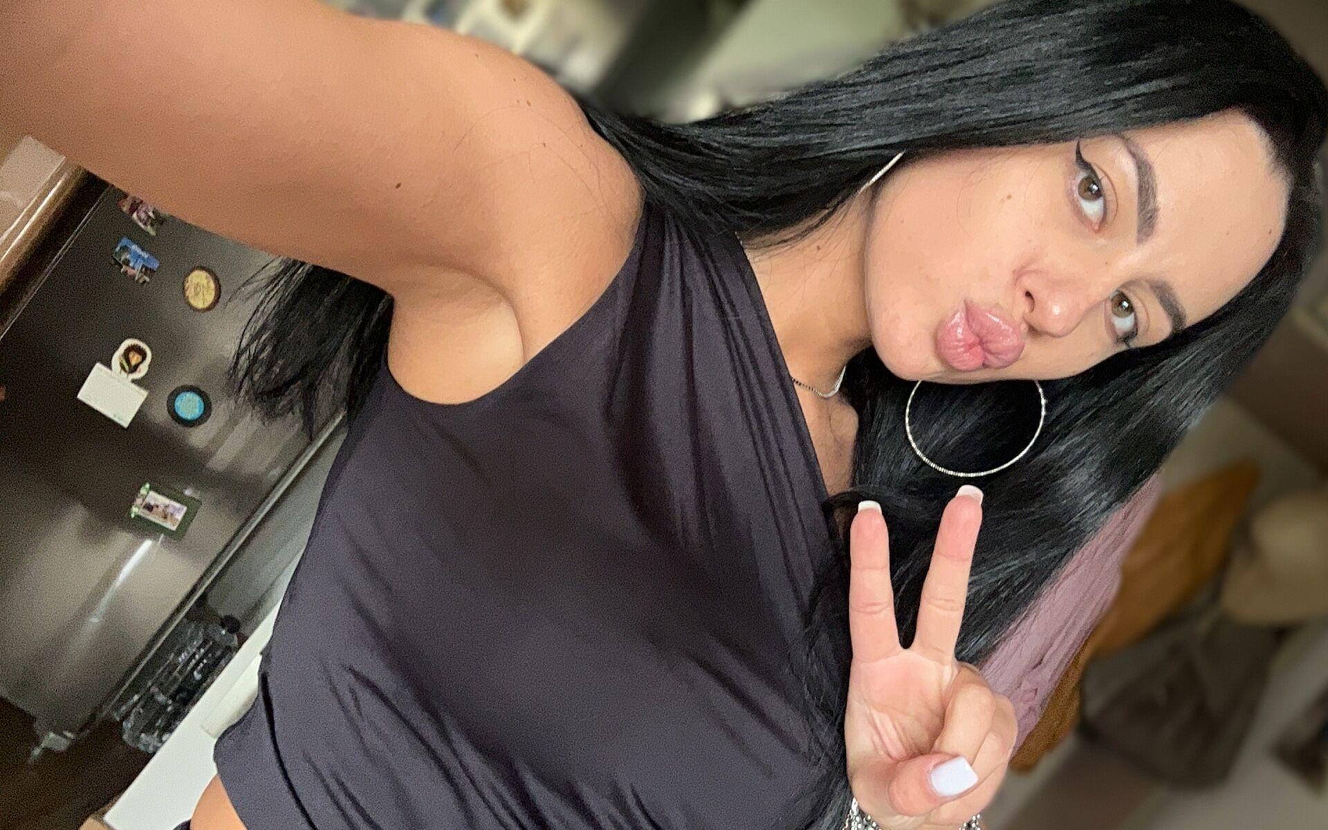 Image of cam model VanessaEsther from XloveCam