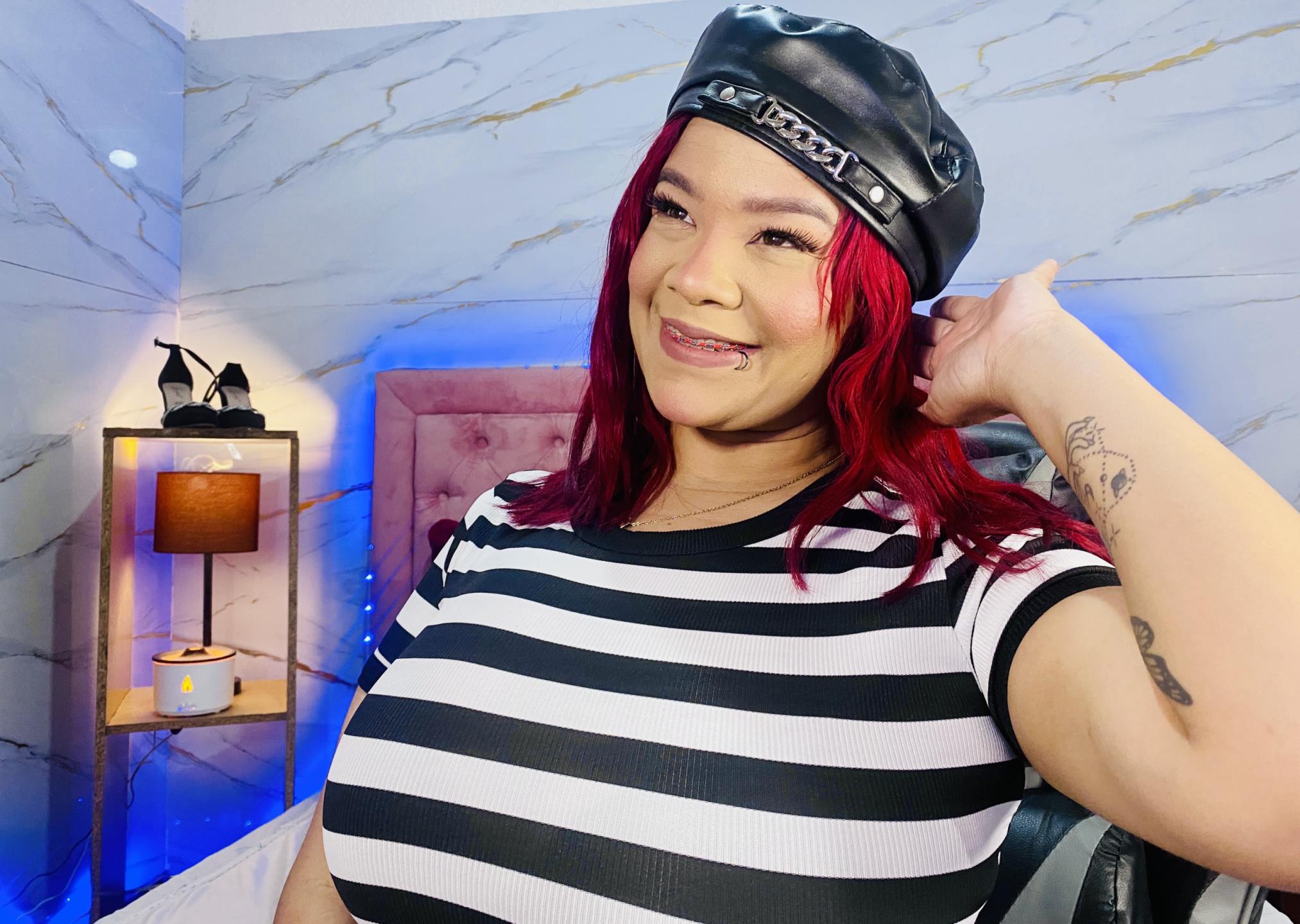 Image of cam model VictoriaField from XloveCam