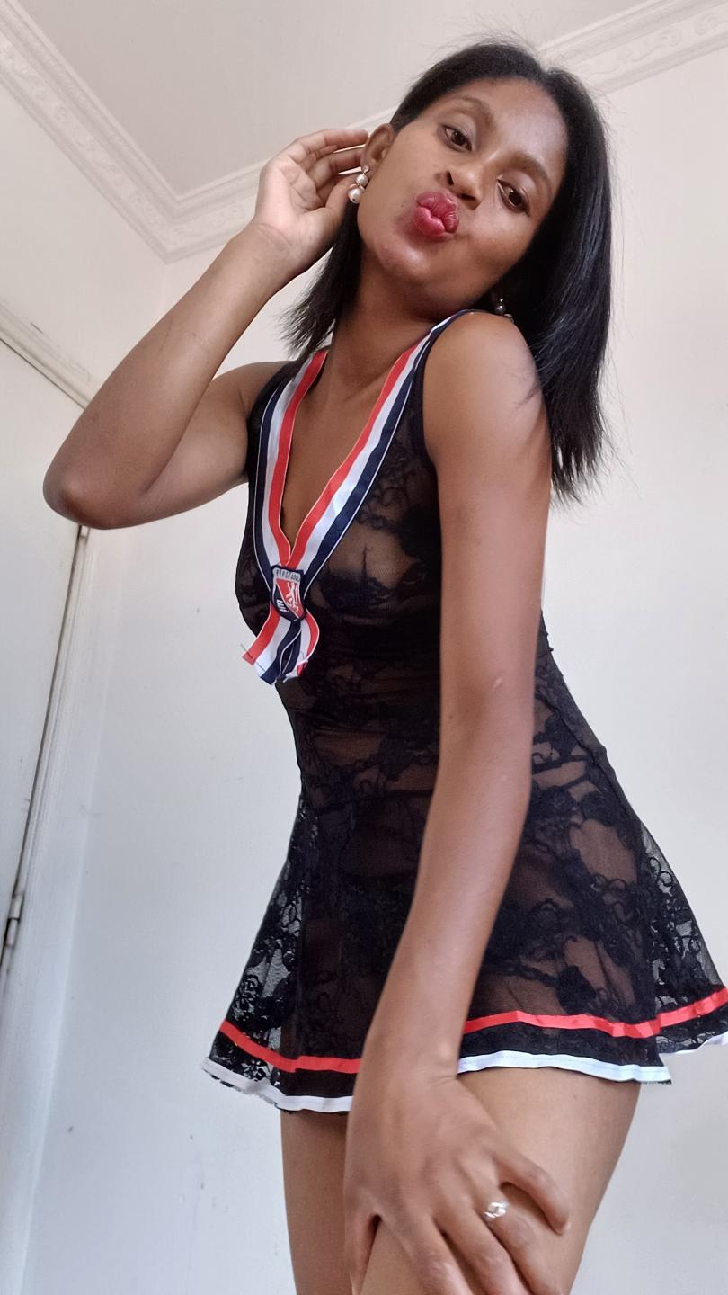 Image of cam model PerlaLouisa from XloveCam