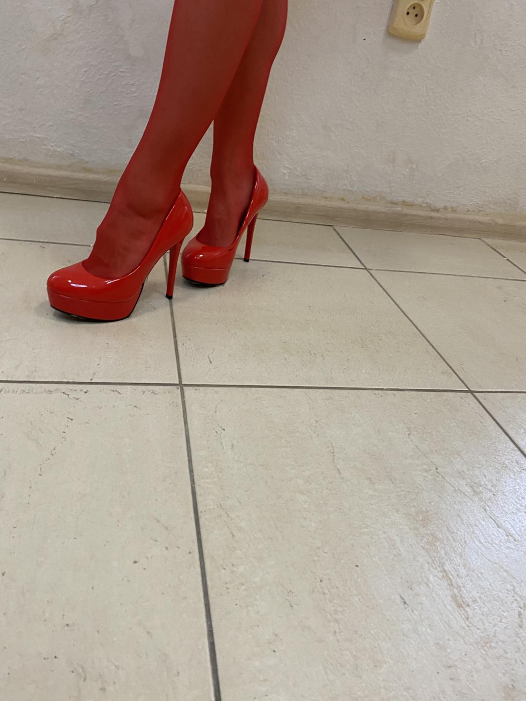 Image of cam model Amberia from XloveCam