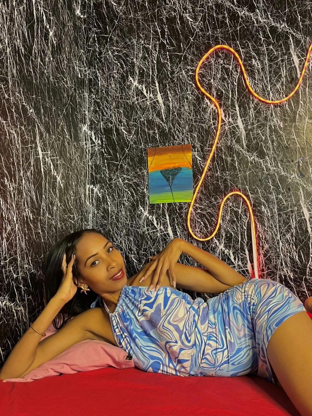 Image of cam model CherieSauvage from XloveCam