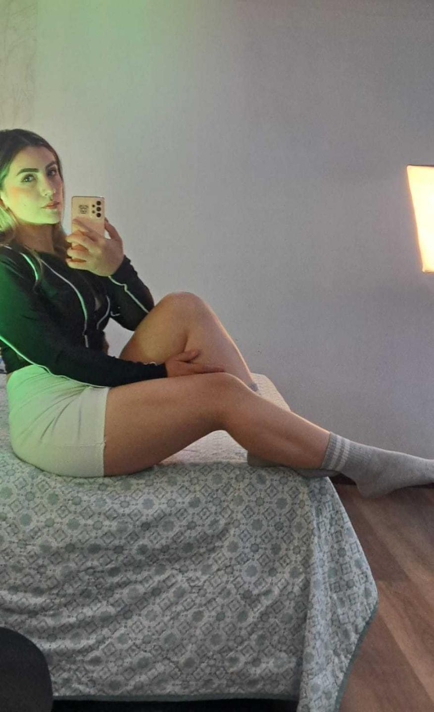 Image of cam model AriaRous from XloveCam