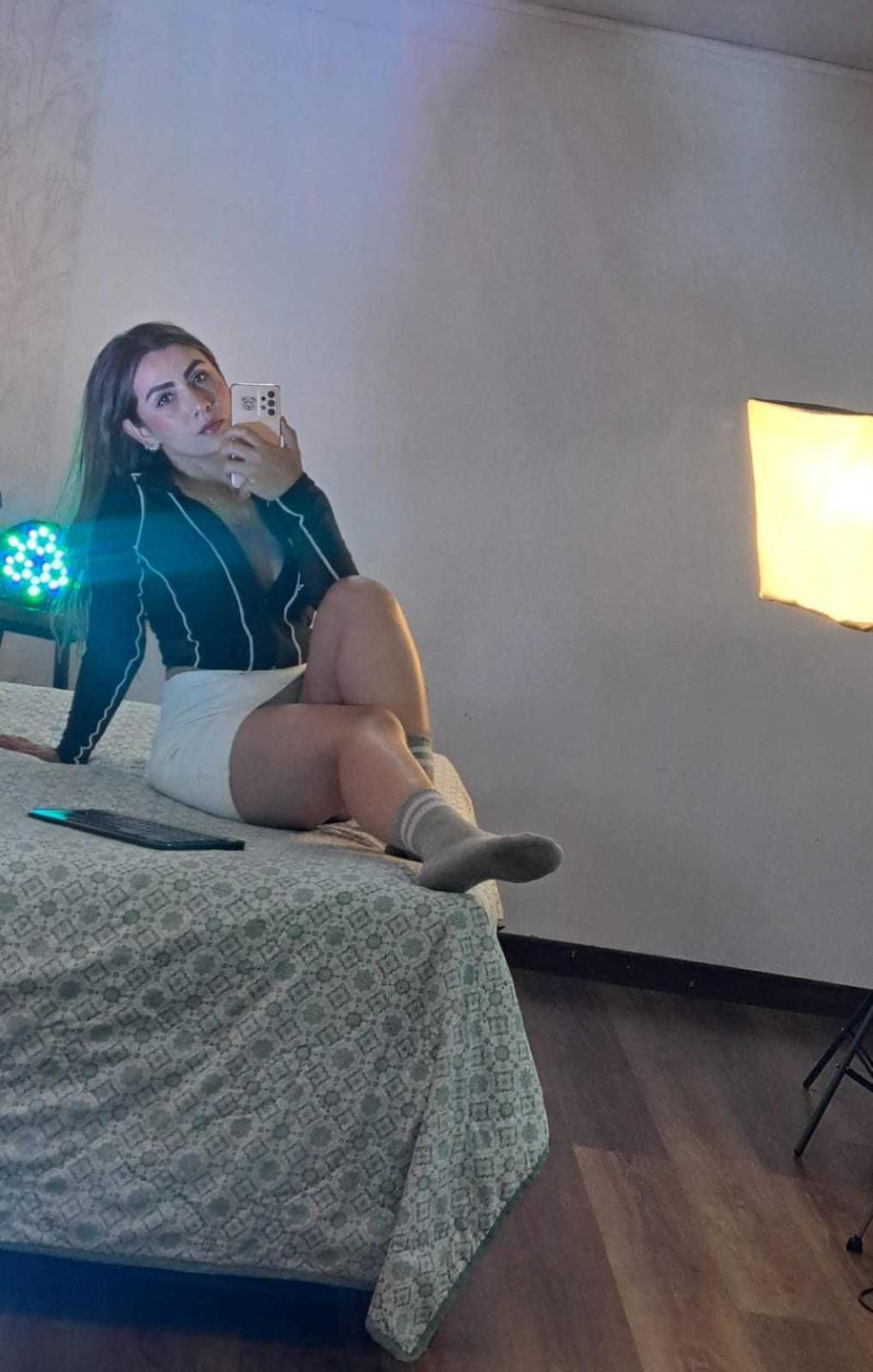 Image of cam model AriaRous from XloveCam