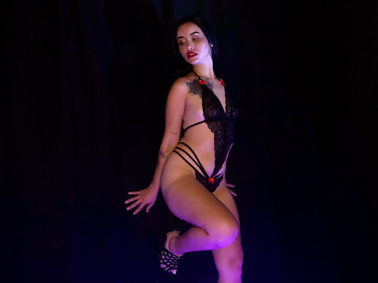 Image of cam model MeganJhonsom from XloveCam