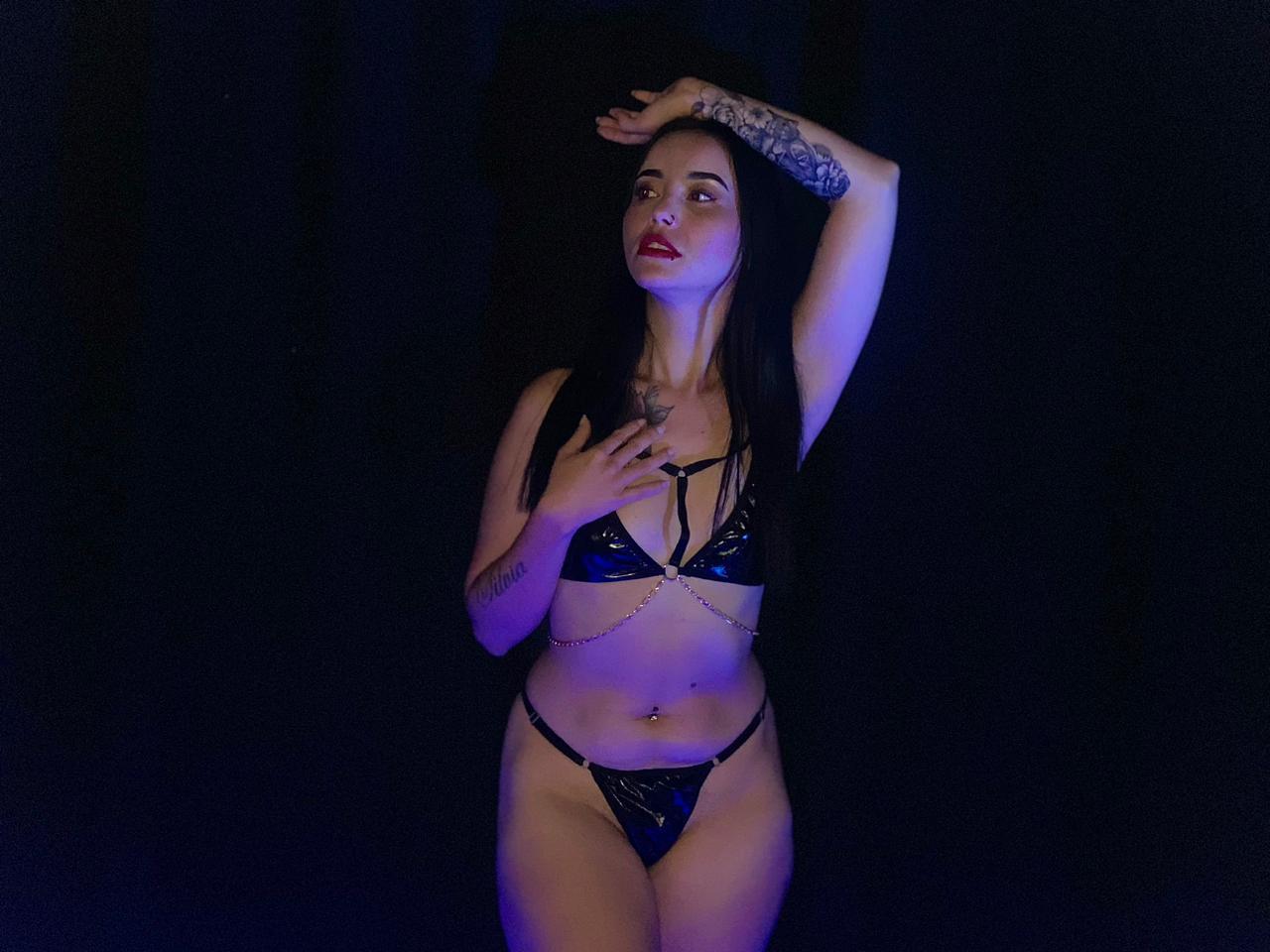 Image of cam model MeganJhonsom from XloveCam