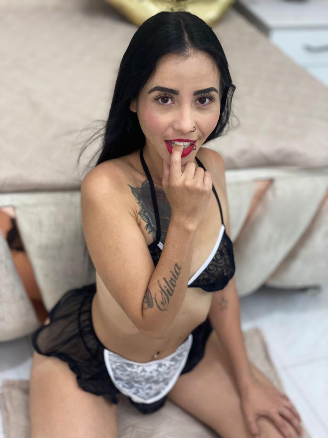 Image of cam model MeganJhonsom from XloveCam