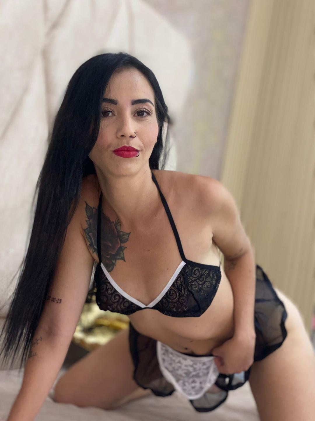 Image of cam model MeganJhonsom from XloveCam