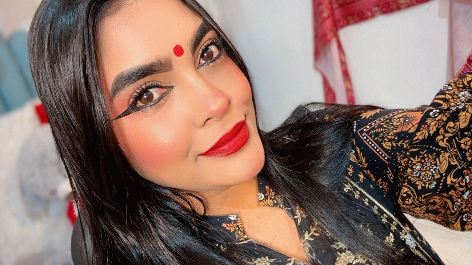 Image of cam model lakshmIrani from XloveCam