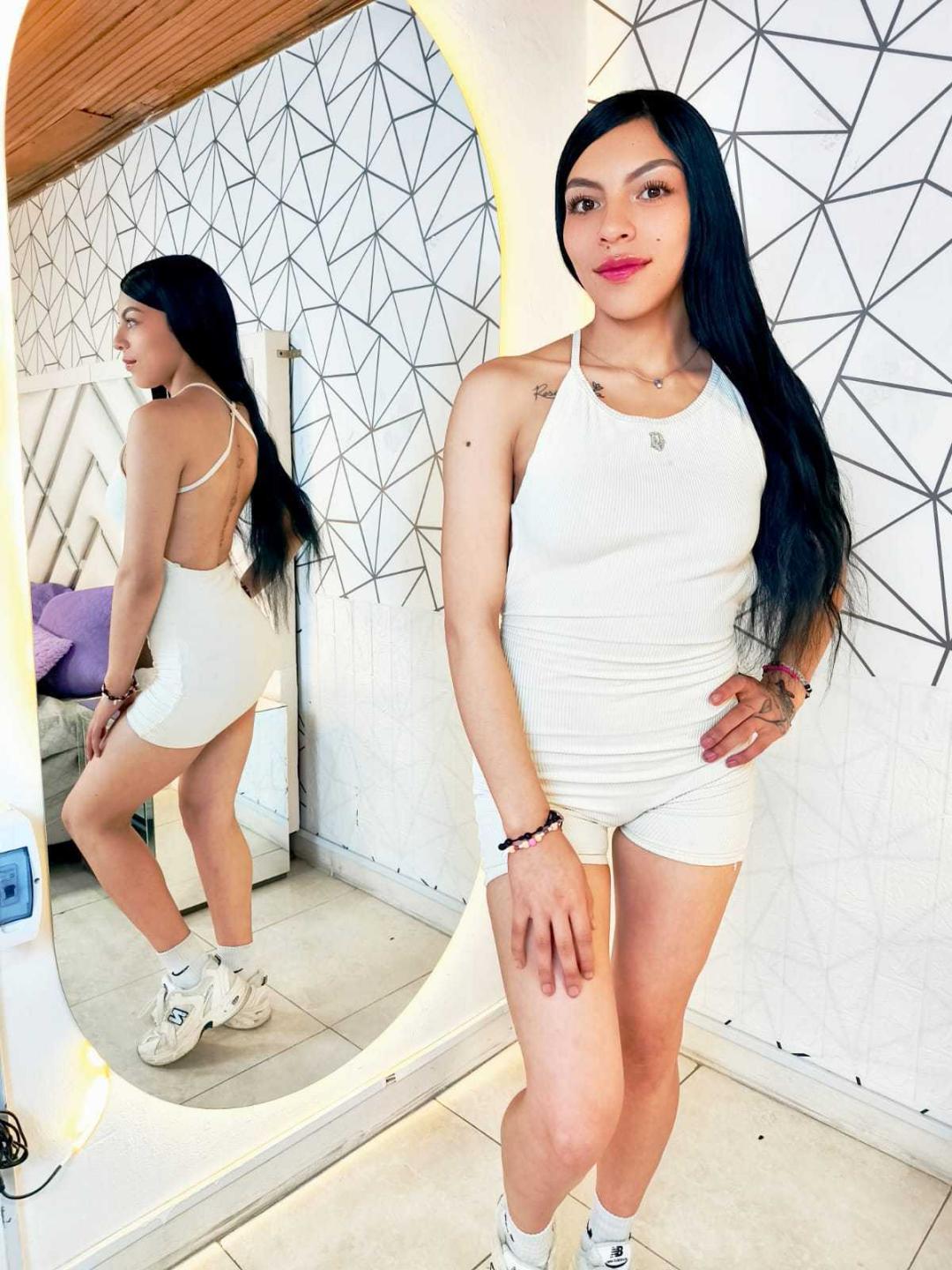 Image of cam model RoxannaMoretti from XloveCam