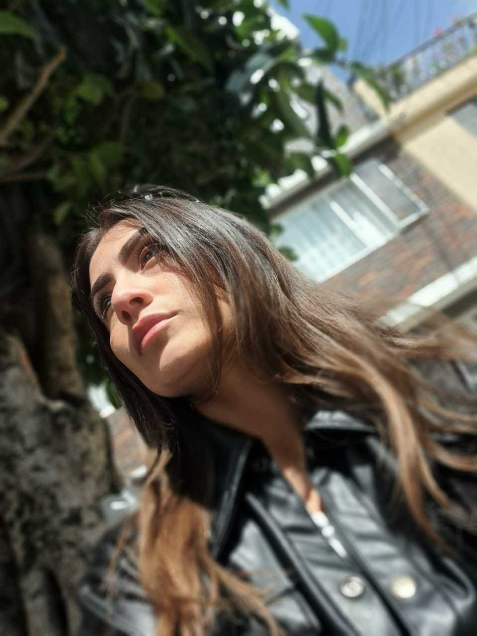 Image of cam model AriaRous from XloveCam