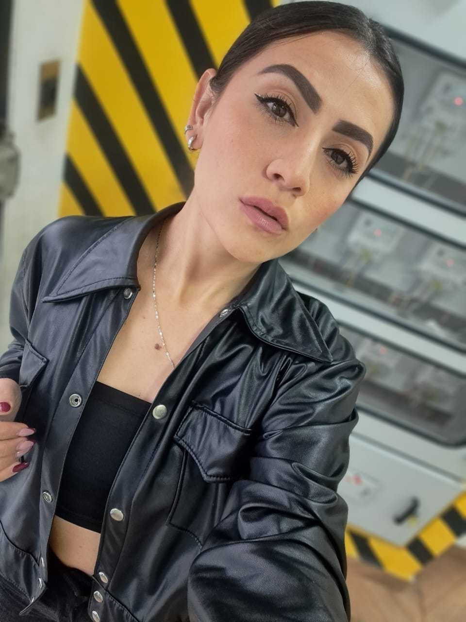 Image of cam model AriaRous from XloveCam