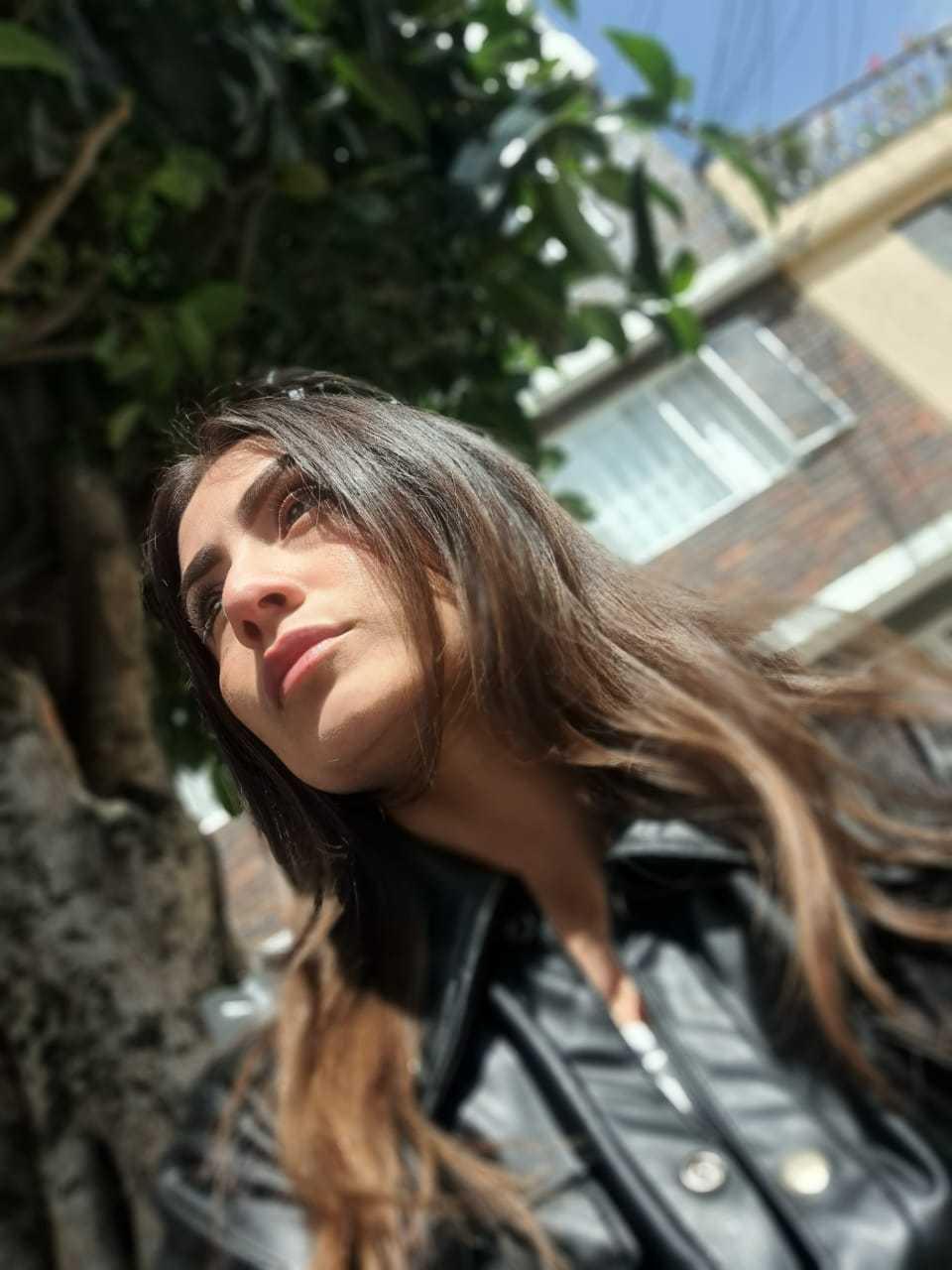 Image of cam model AriaRous from XloveCam