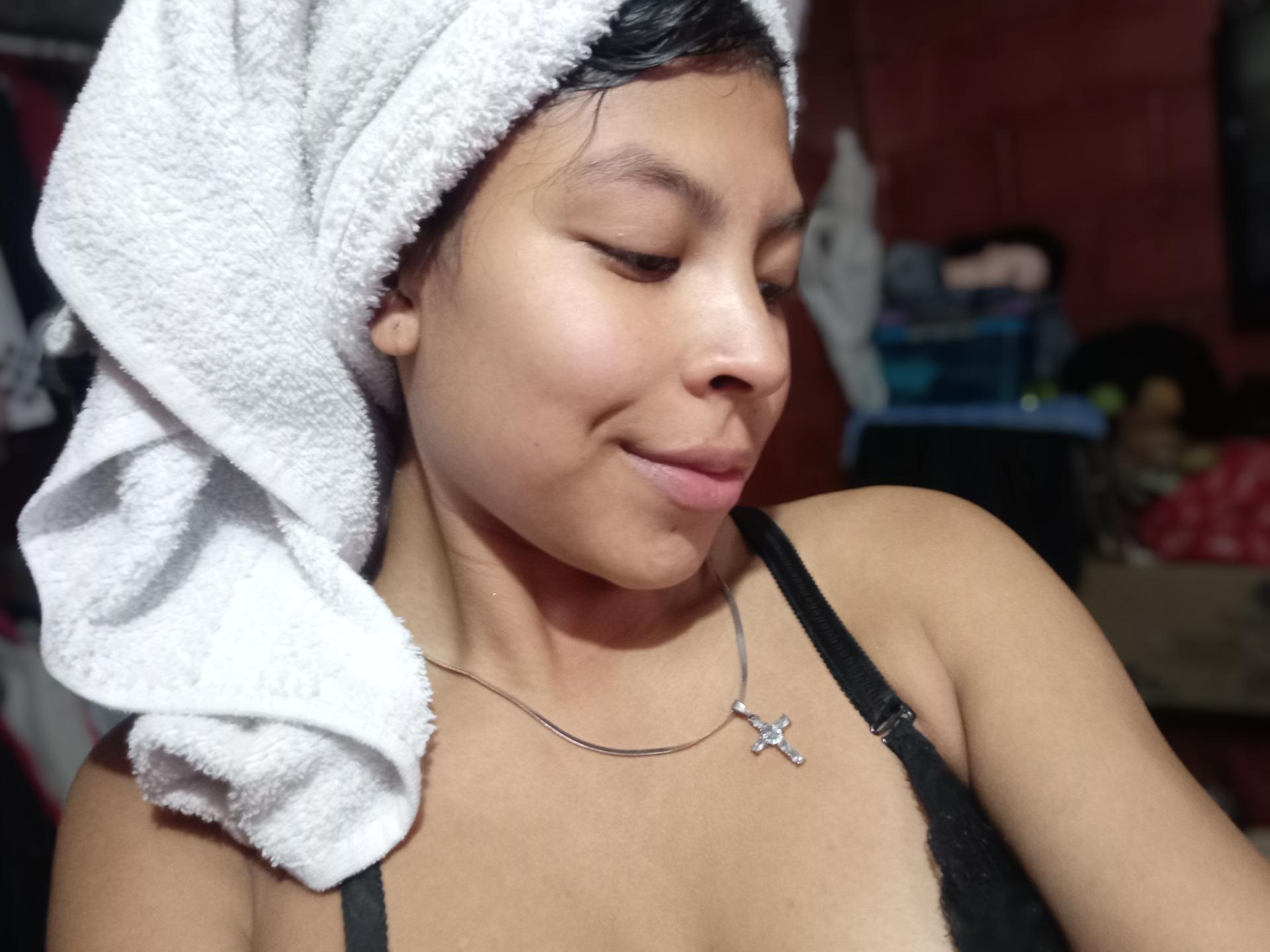 Image of cam model SashaLia from XloveCam