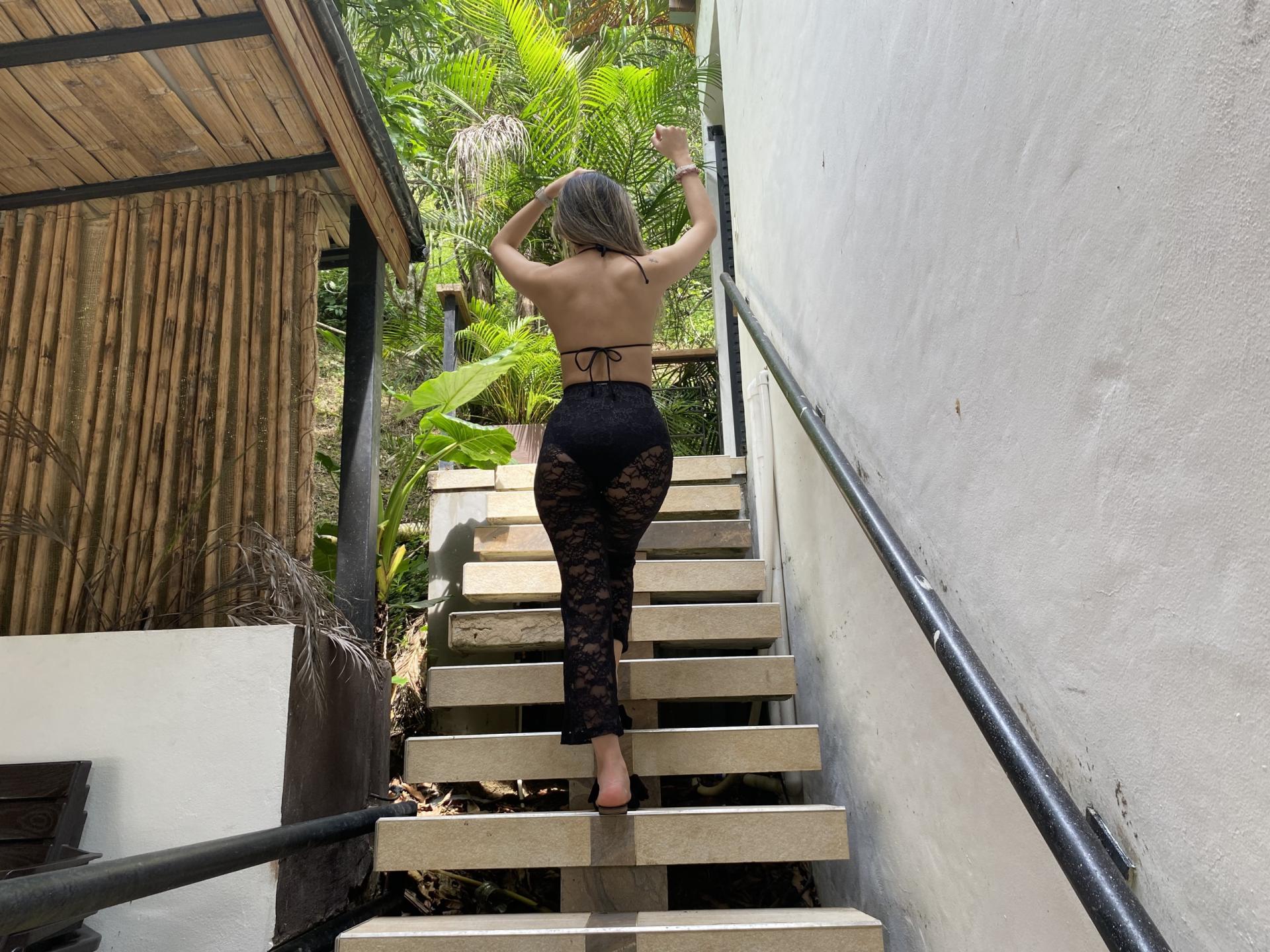 Image of cam model AdharaCooperr from XloveCam