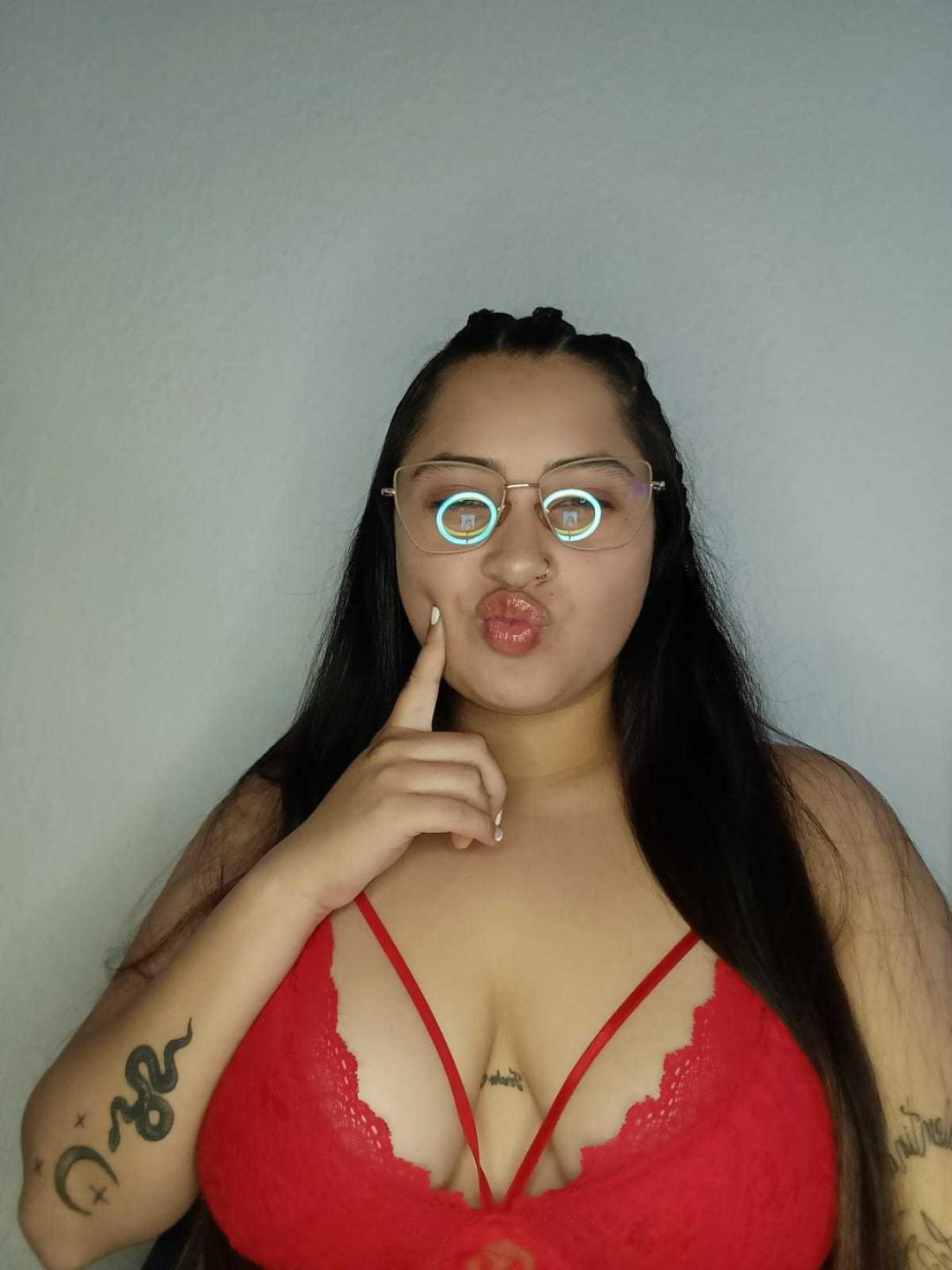 Image of cam model HannaSkyler from XloveCam