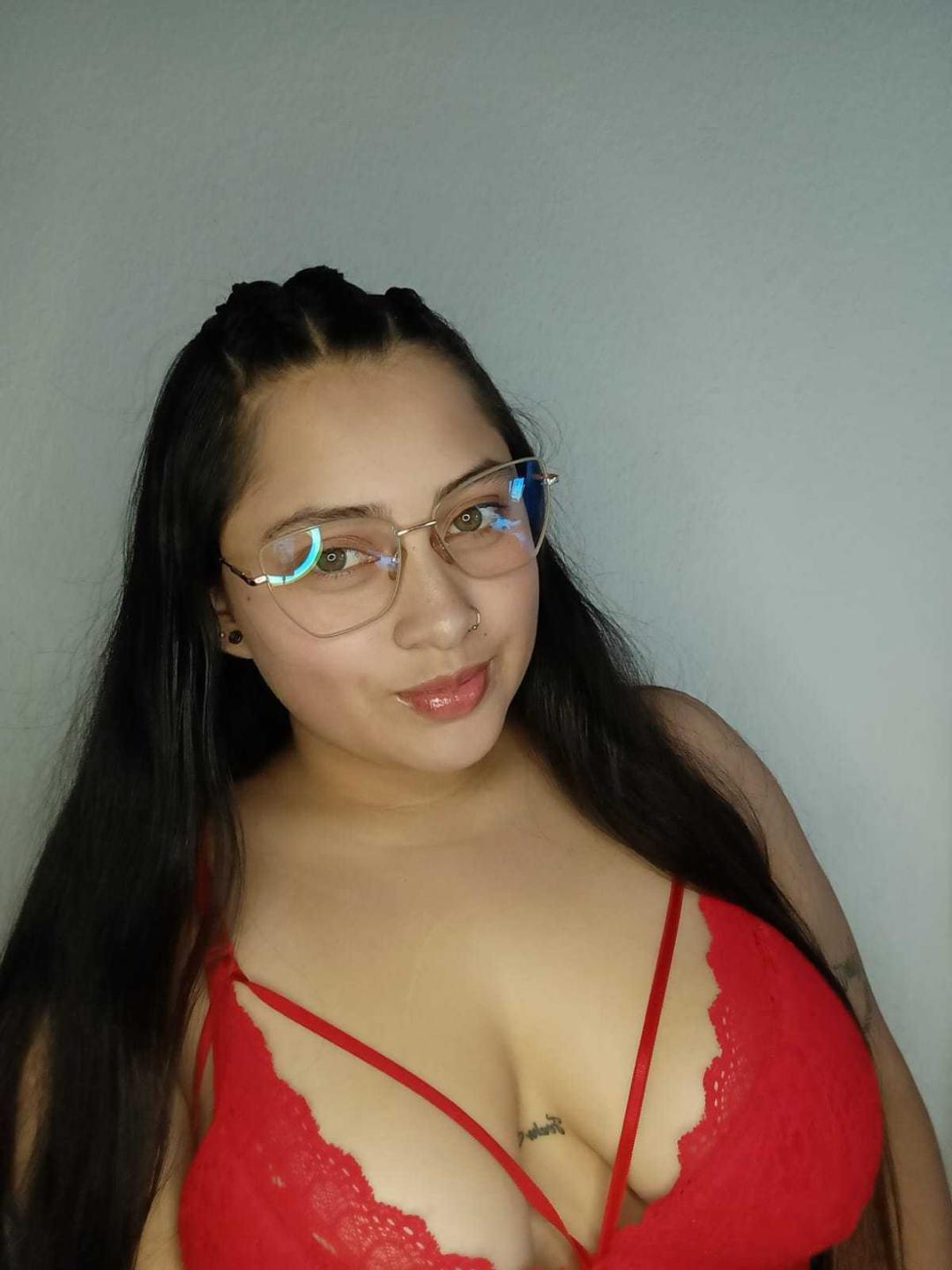 Image of cam model HannaSkyler from XloveCam