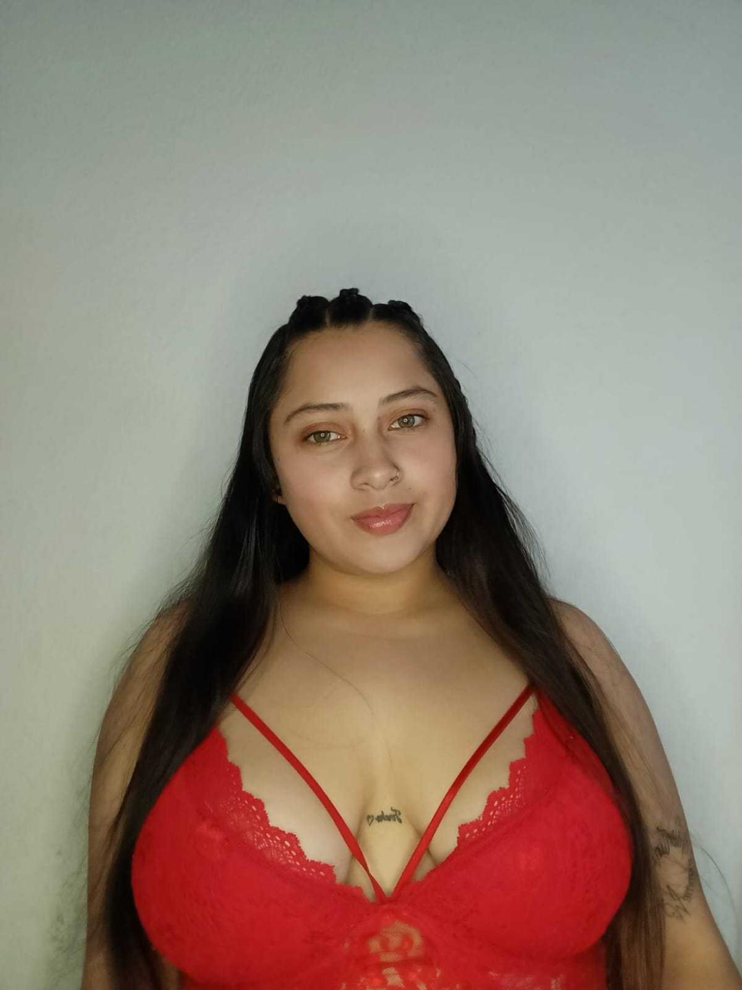 Image of cam model HannaSkyler from XloveCam