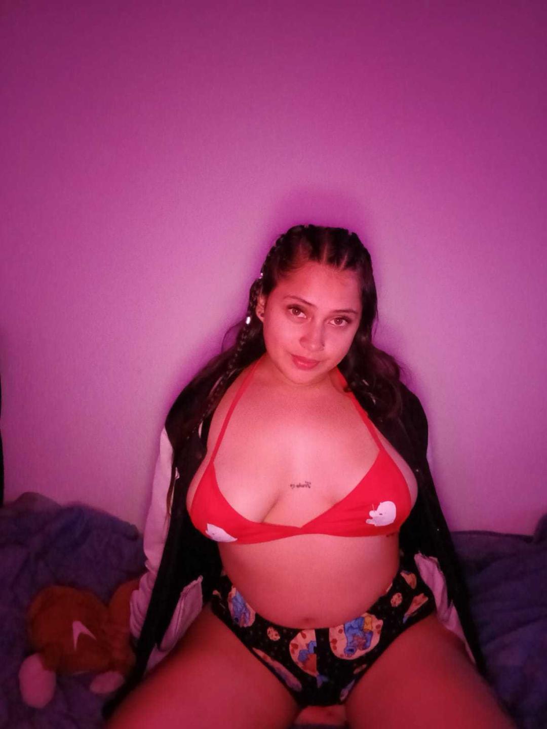 Image of cam model HannaSkyler from XloveCam