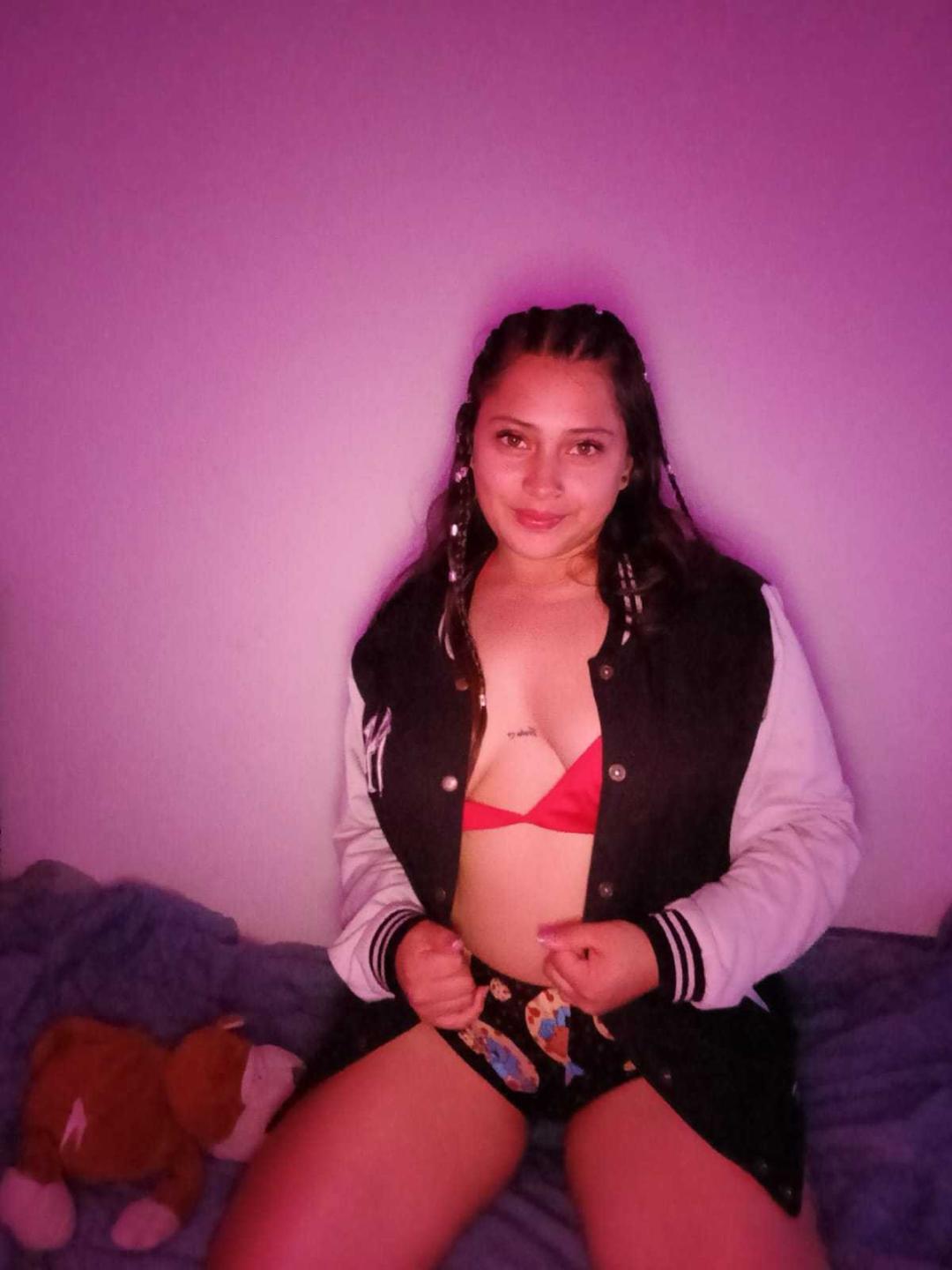 Image of cam model HannaSkyler from XloveCam