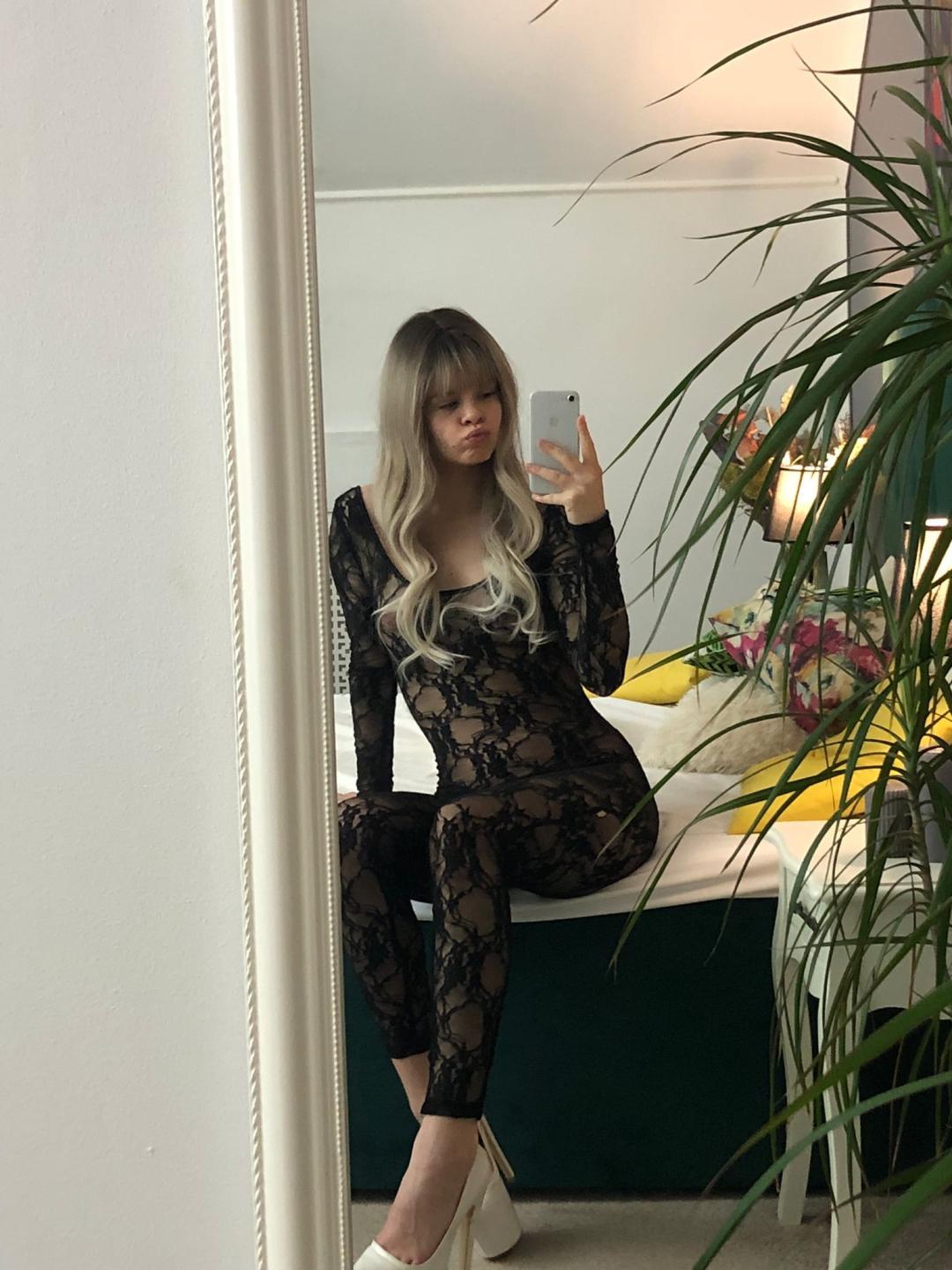 Image of cam model MiaSofiee from XloveCam