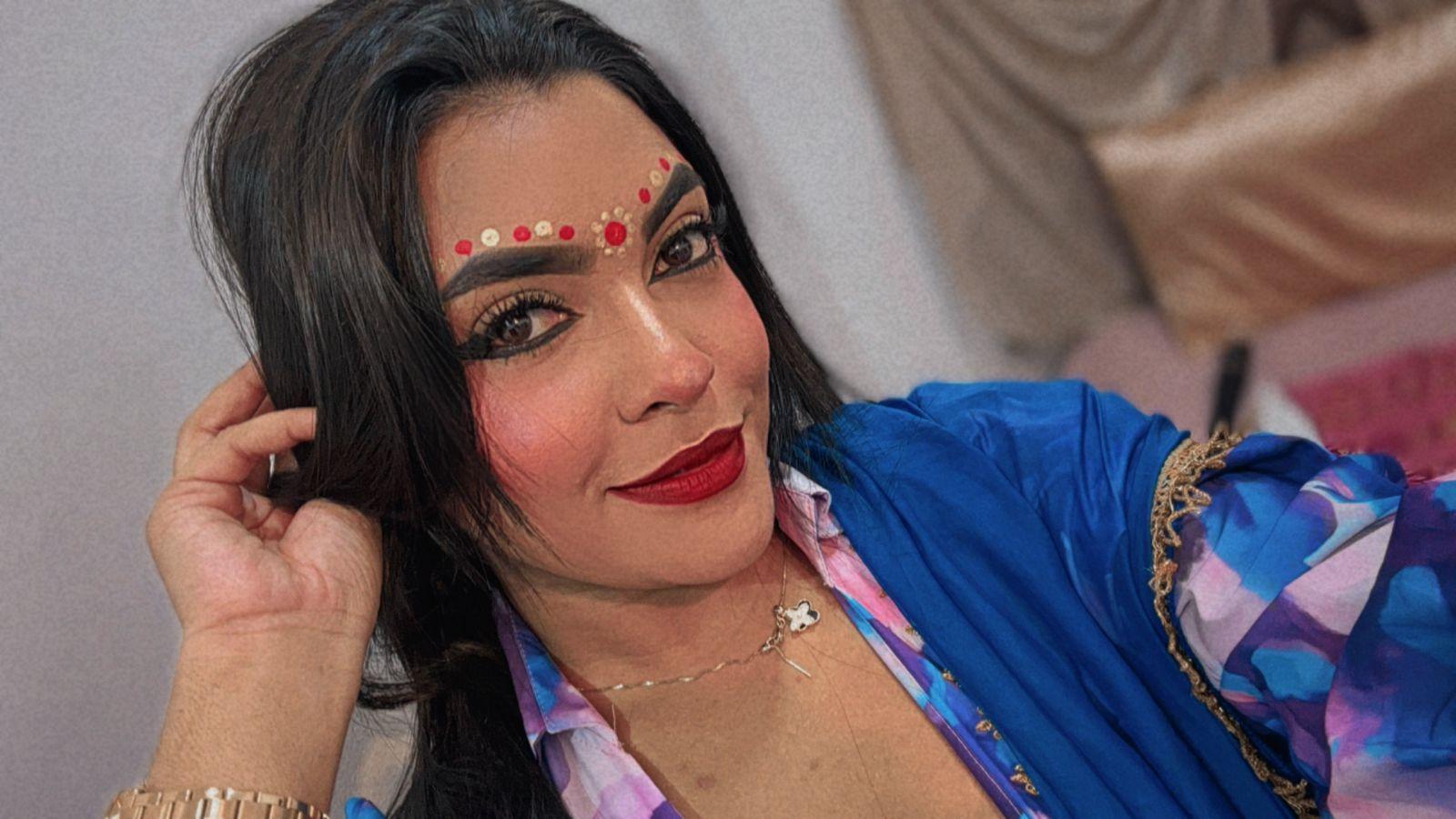 Image of cam model lakshmIrani from XloveCam