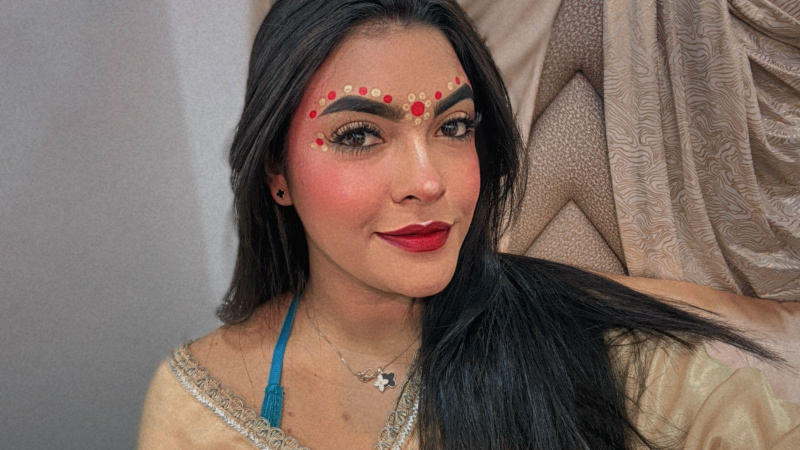 Image of cam model lakshmIrani from XloveCam