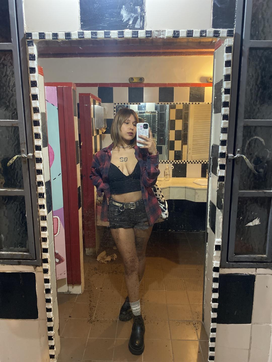 Image of cam model KiaraHernandezX from XloveCam