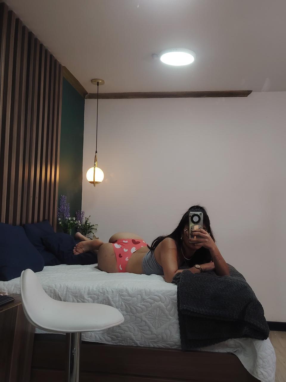 Image of cam model VioletteGray from XloveCam