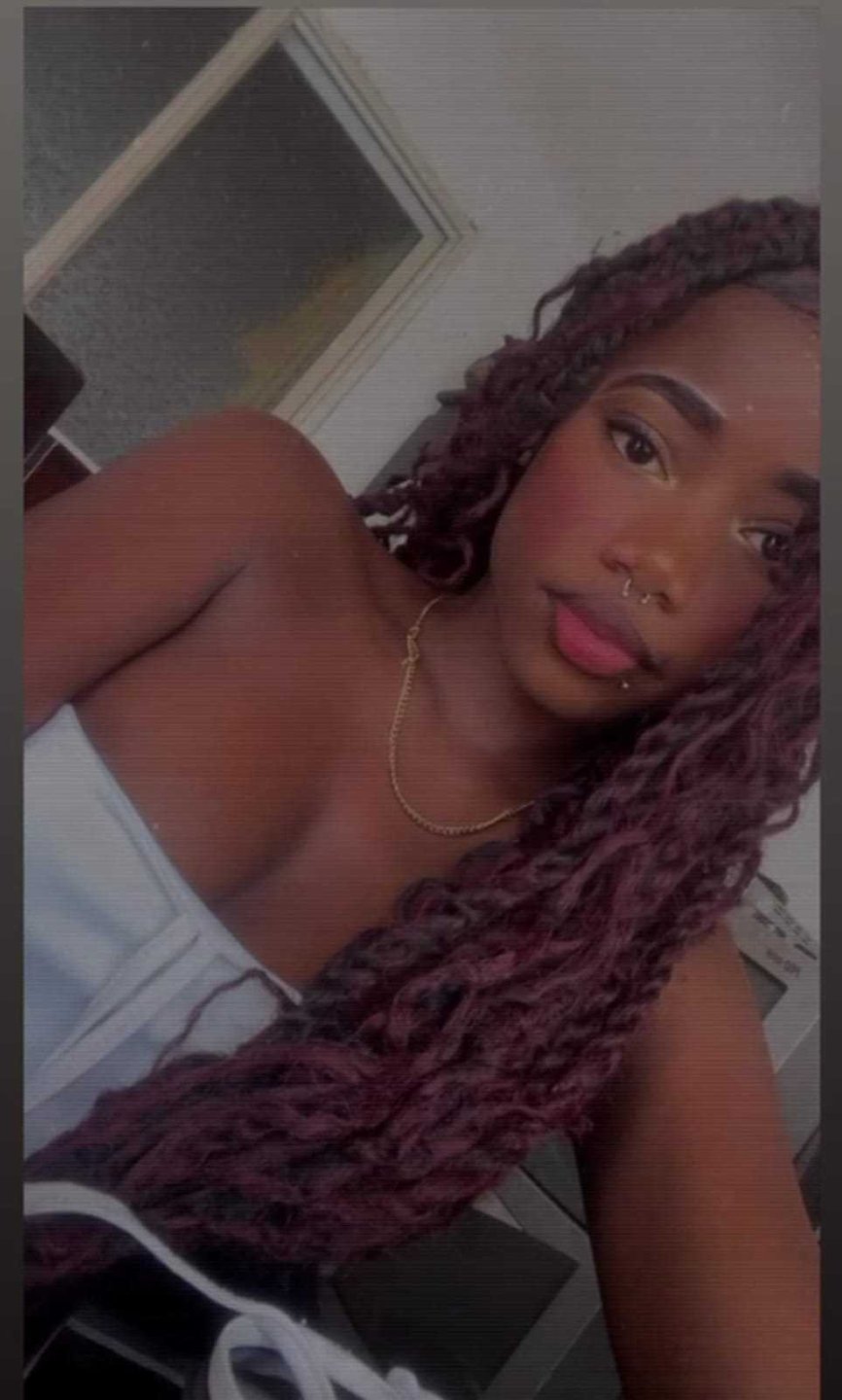 Image of cam model NyraSolenne from XloveCam