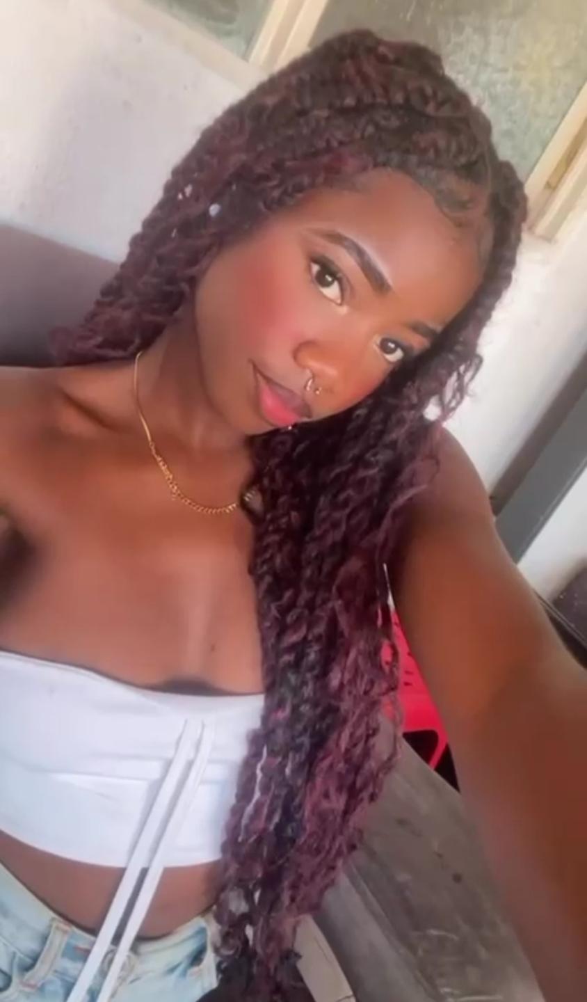 Image of cam model NyraSolenne from XloveCam