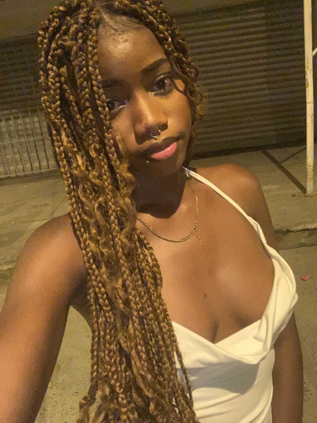 Image of cam model NyraSolenne from XloveCam