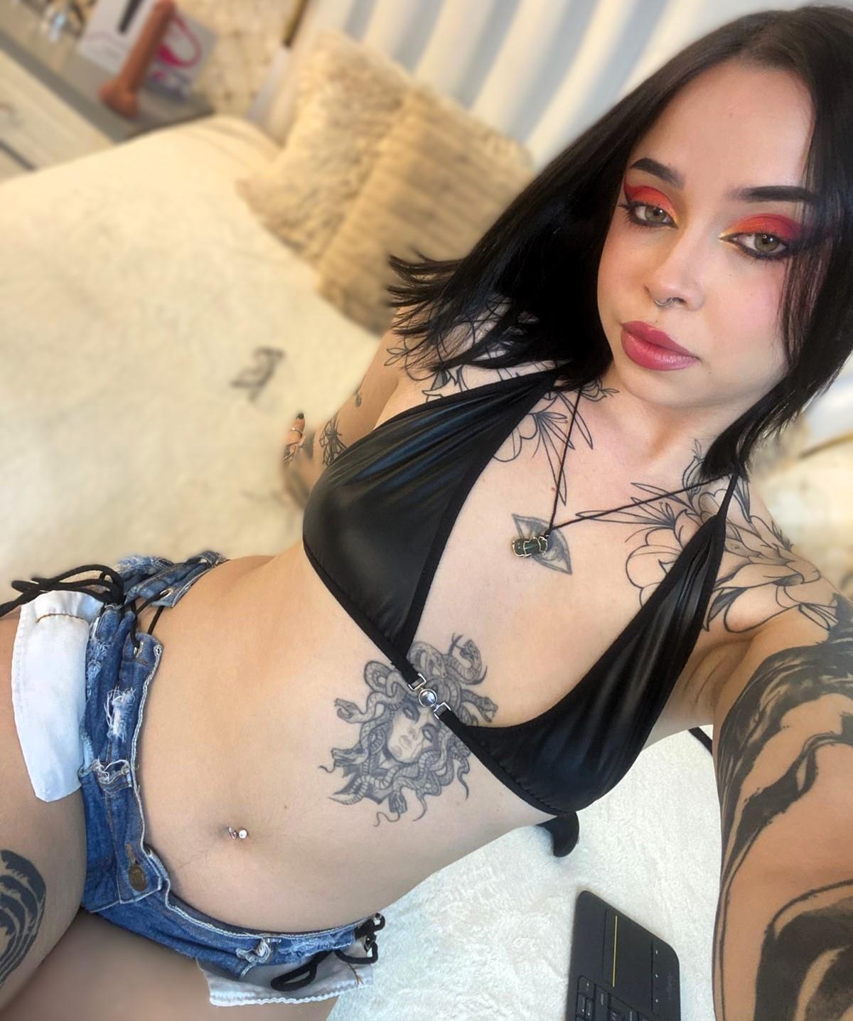 Image of cam model NaiaWhisper from XloveCam