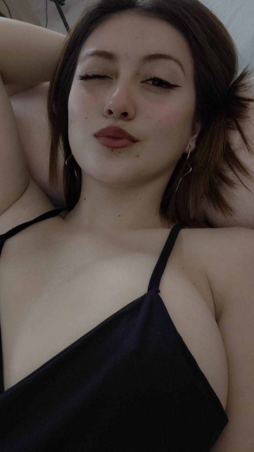 Image of cam model AngelaTorres from XloveCam