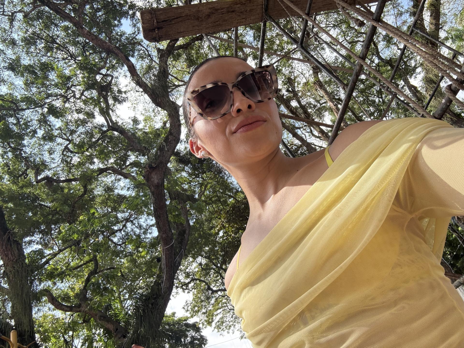 Image of cam model AdharaCooperr from XloveCam