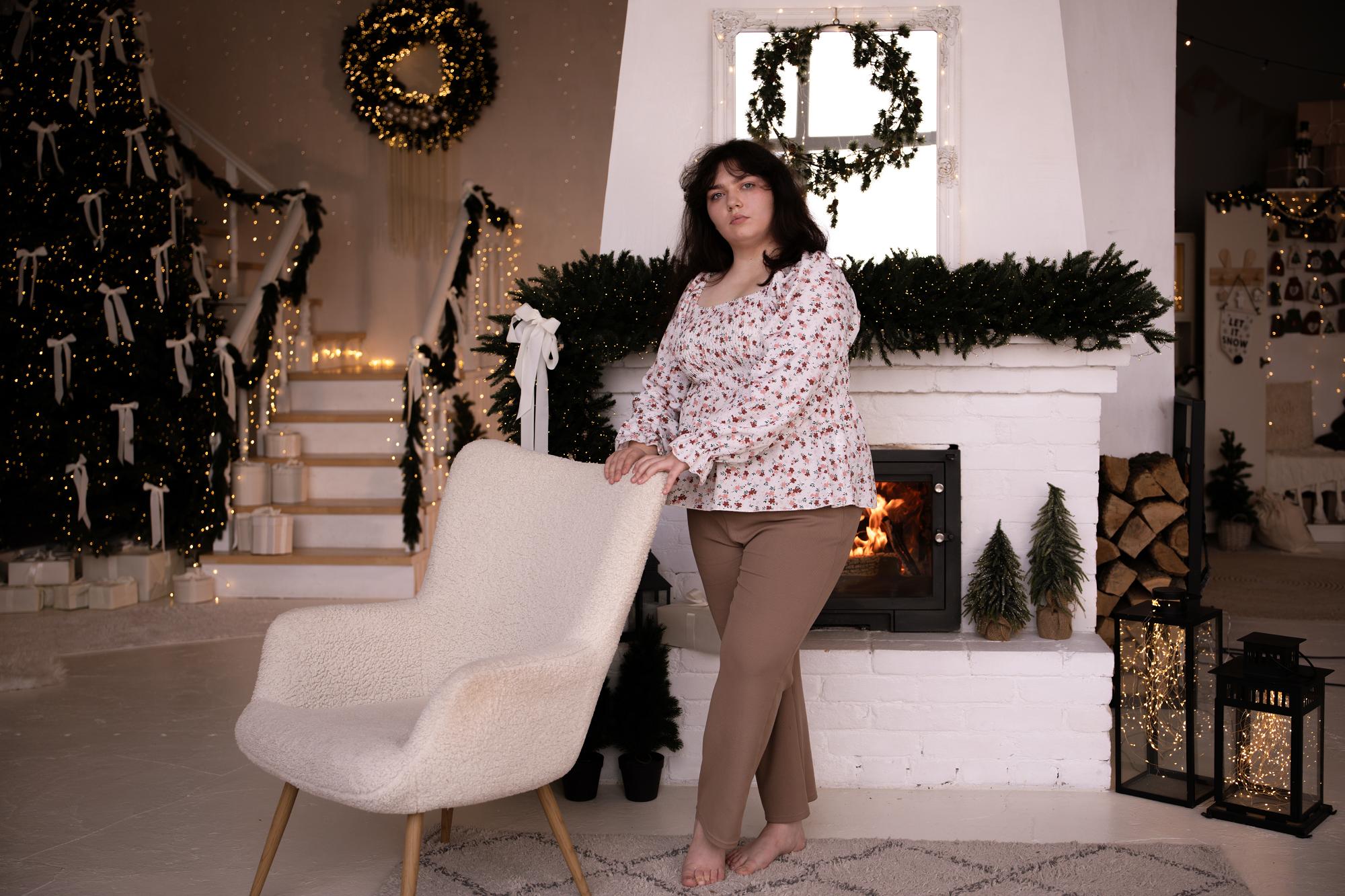 Image of cam model NeonilaLisova from XloveCam