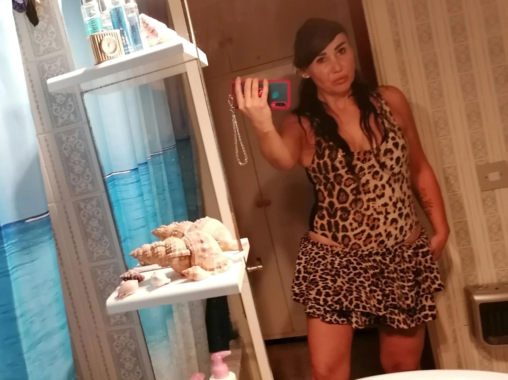 Image of cam model VictoriaFoxx-hot from XloveCam