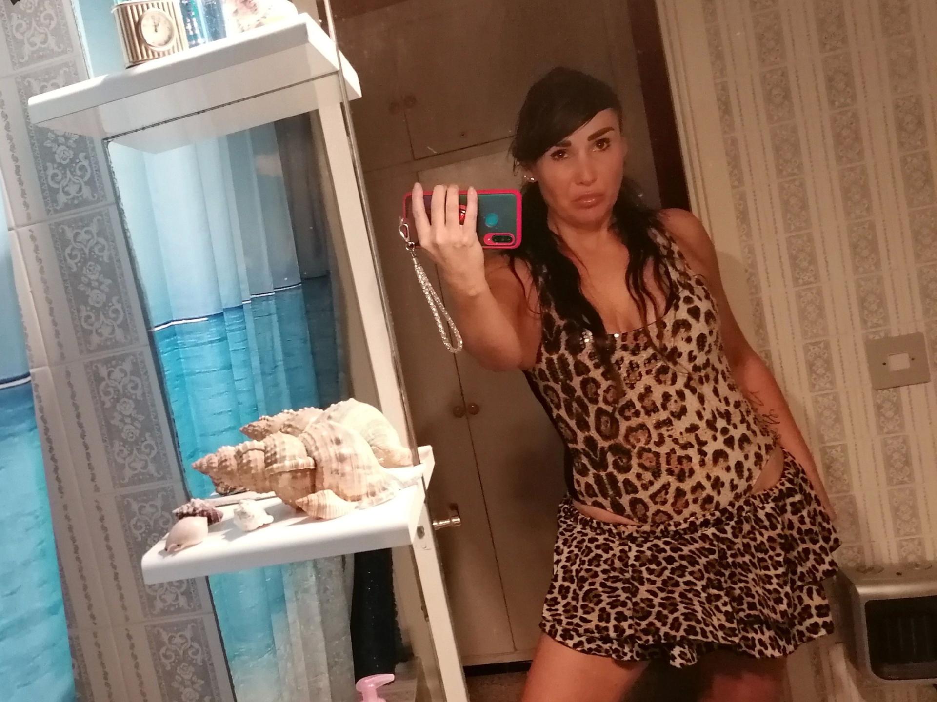 Image of cam model VictoriaFoxx-hot from XloveCam