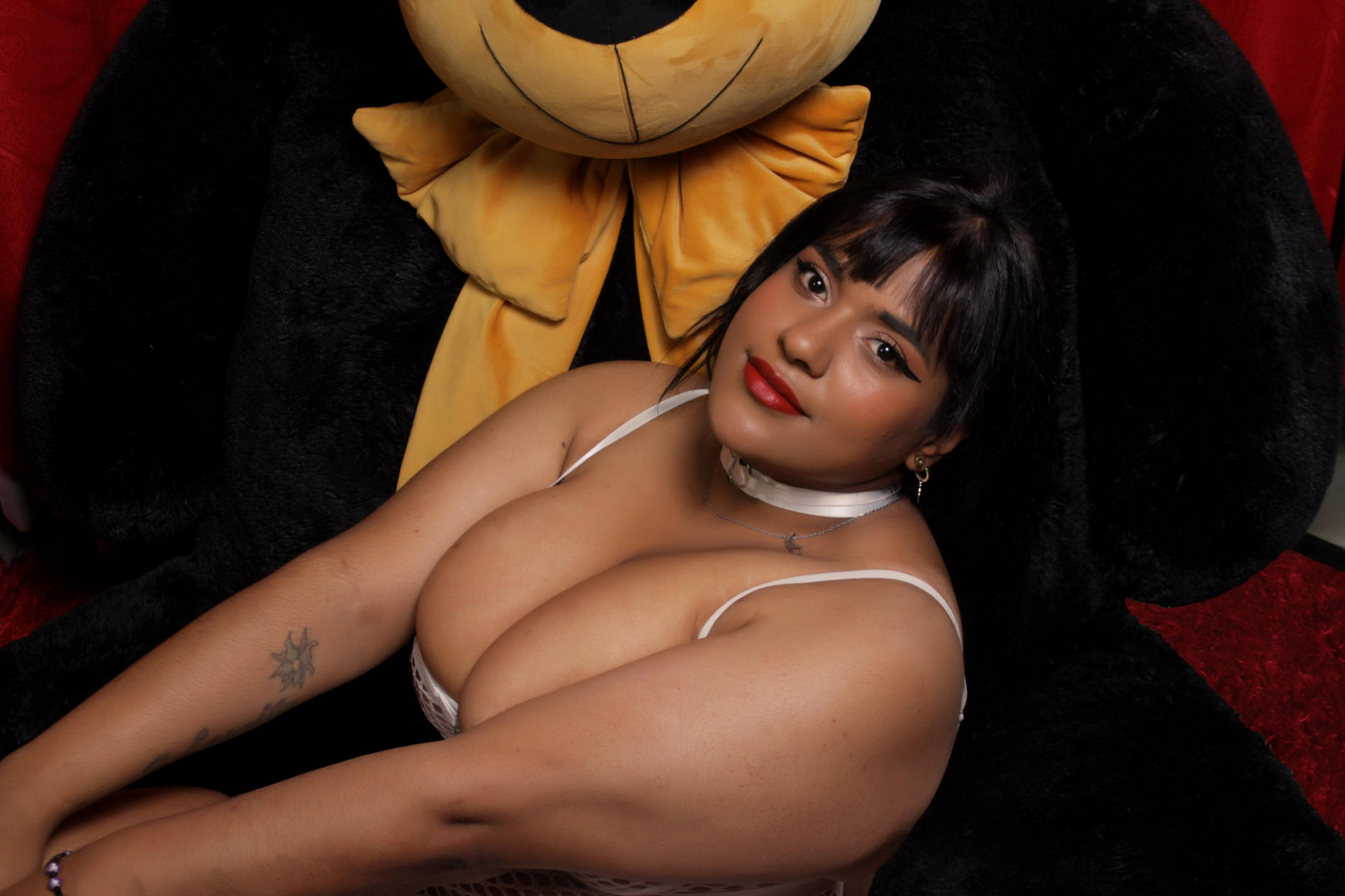 Image of cam model NaomyNoa from XloveCam