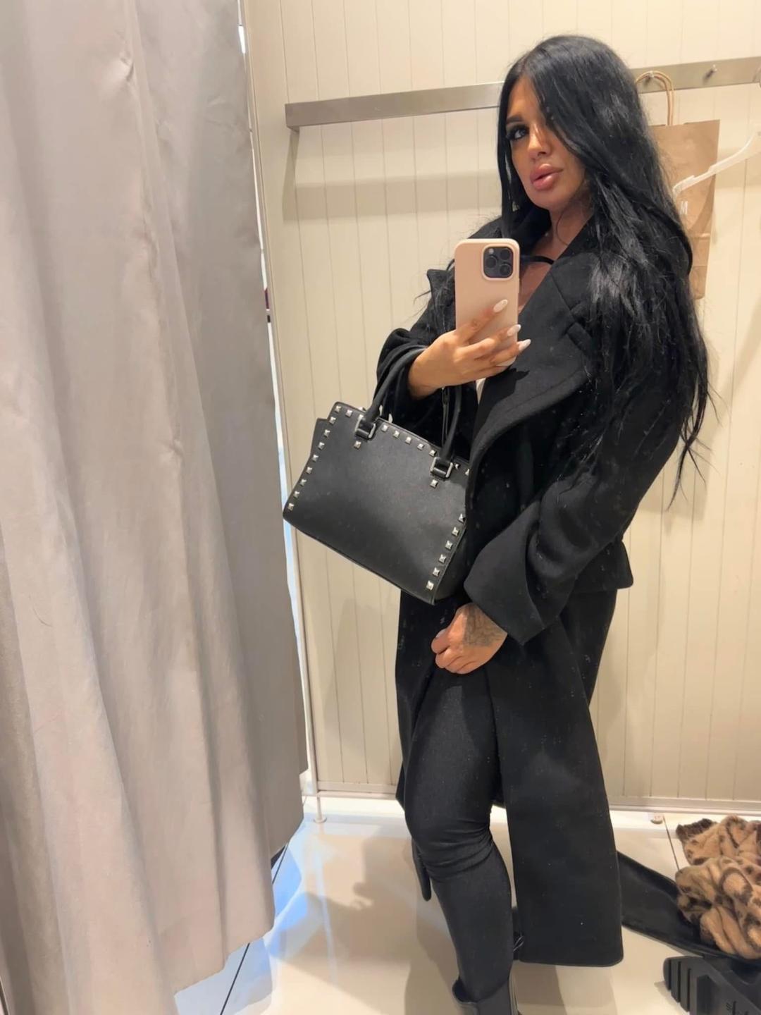 Image of cam model IsaRosa from XloveCam