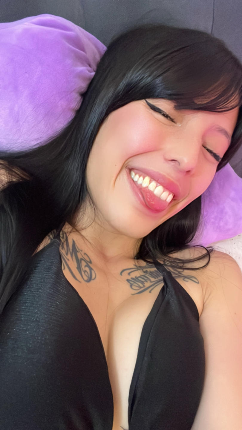 Image of cam model AizenMyoo from XloveCam