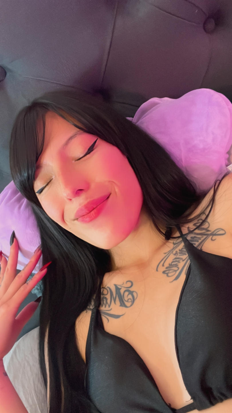 Image of cam model AizenMyoo from XloveCam