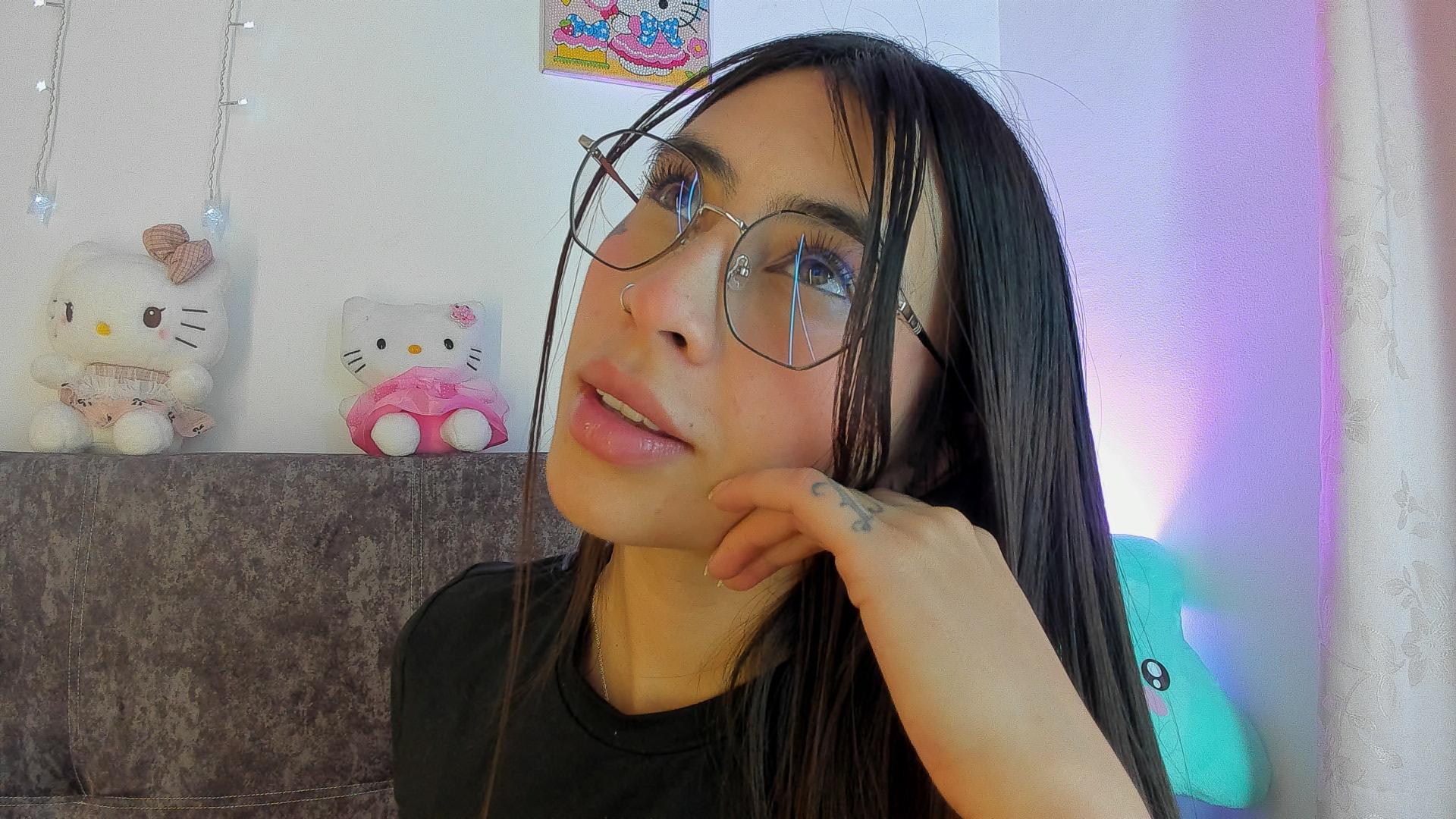 Image of cam model Macarenaa69 from XloveCam