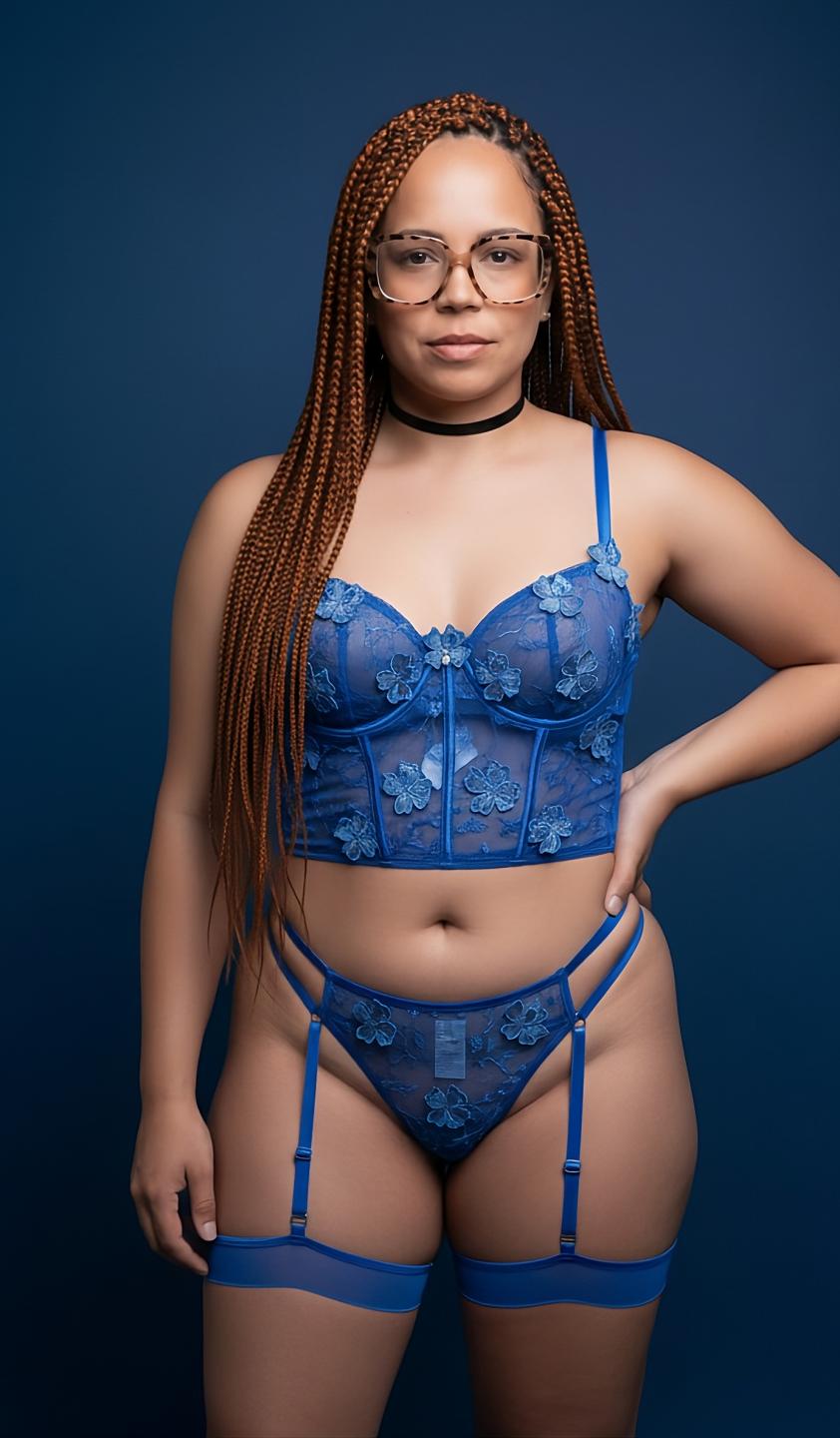 Image of cam model ElennaCruz from XloveCam