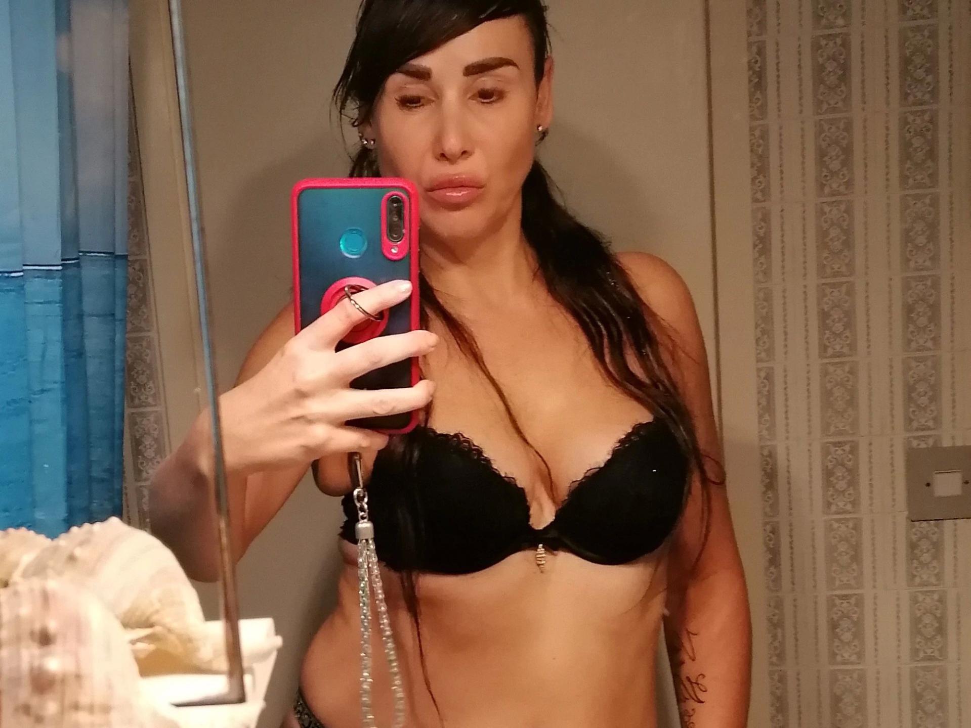 Image of cam model VictoriaFoxx-hot from XloveCam