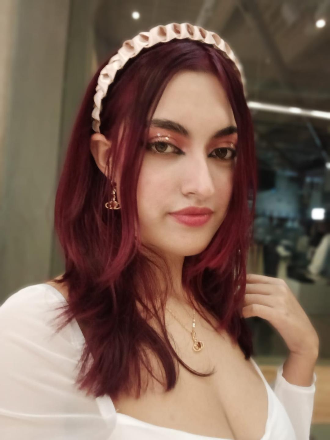 Image of cam model ZoeDubois from XloveCam